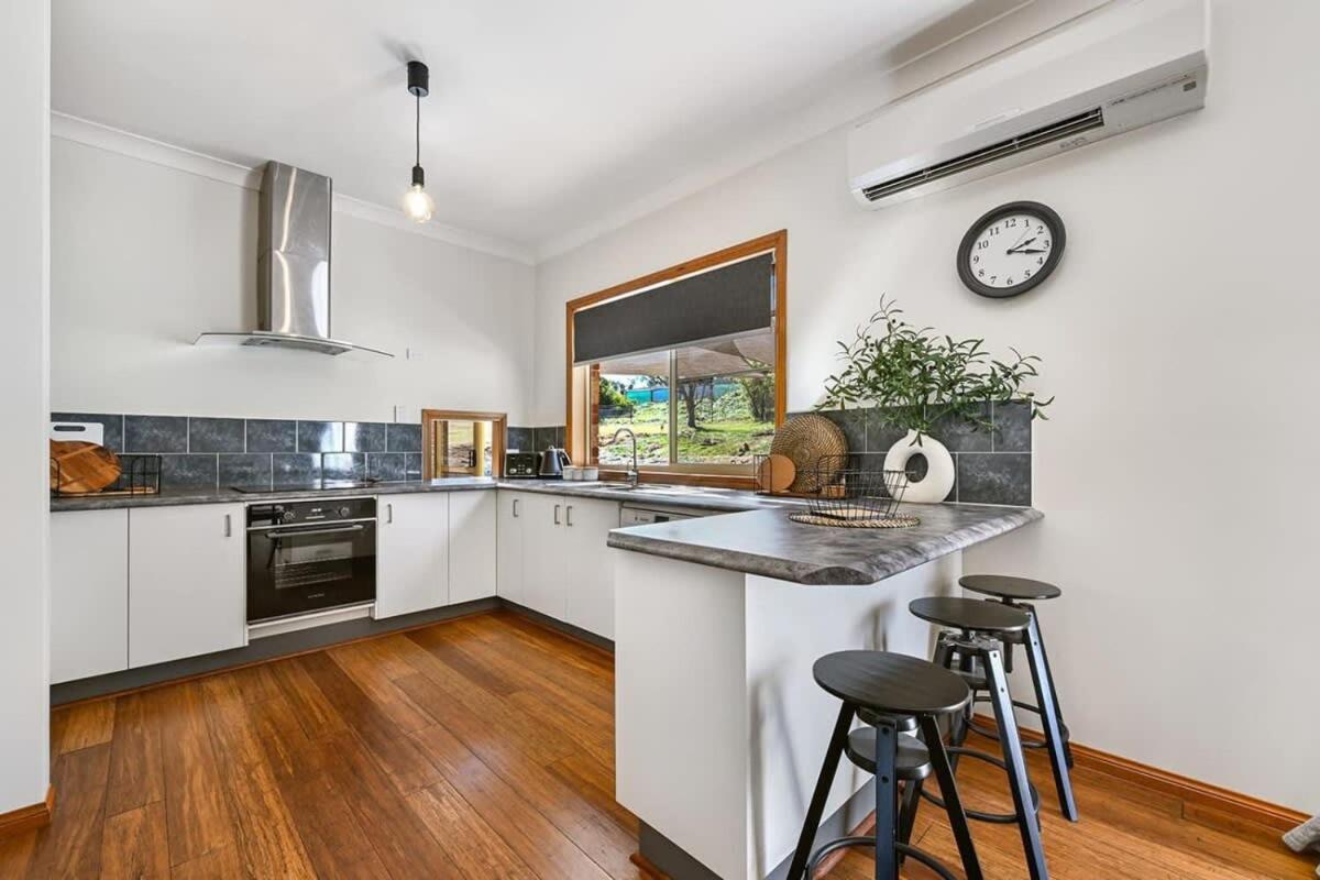 Highfields - Rural Entertainer with Valley Views