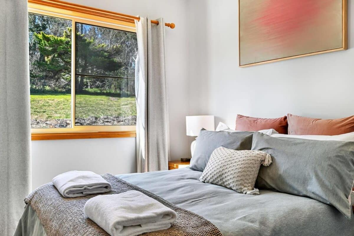 Highfields - Rural Entertainer with Valley Views