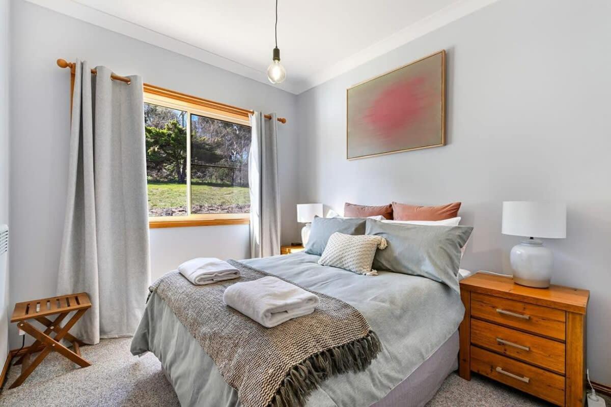 Highfields - Rural Entertainer with Valley Views