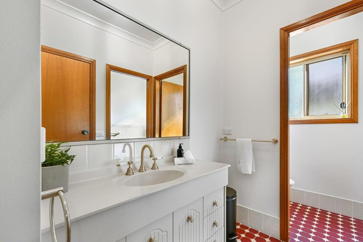 Highfields - Rural Entertainer with Valley Views