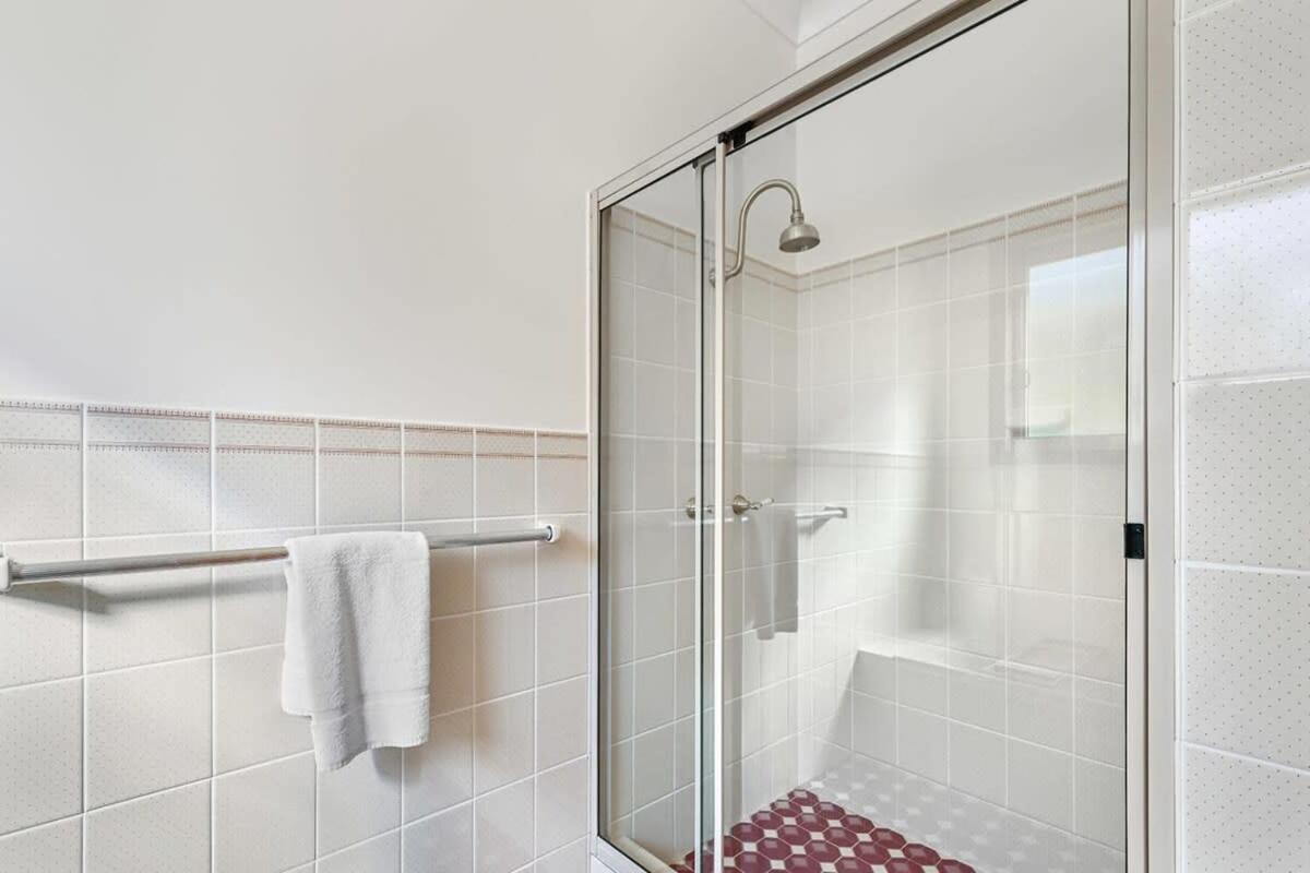 Highfields - Rural Entertainer with Valley Views