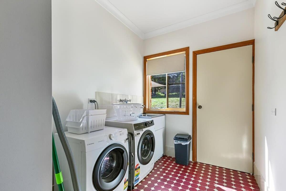 Highfields - Rural Entertainer with Valley Views