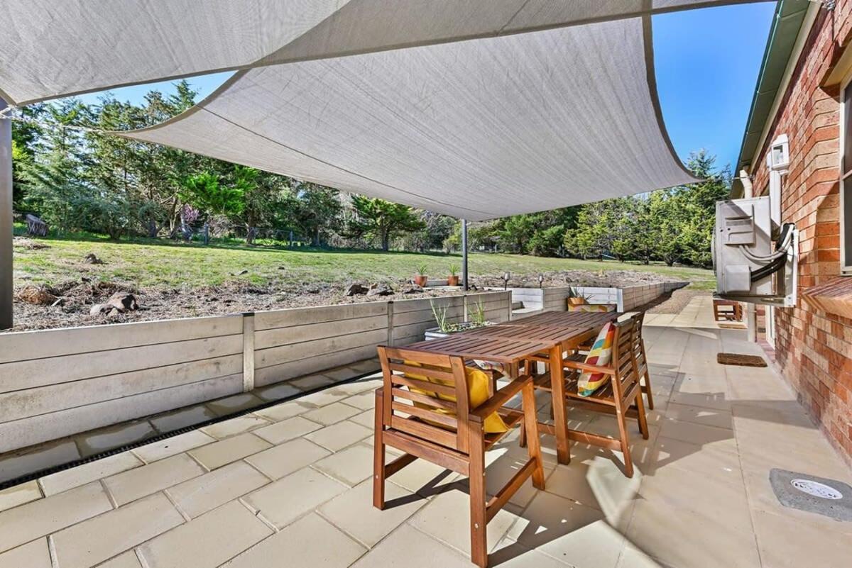 Highfields - Rural Entertainer with Valley Views