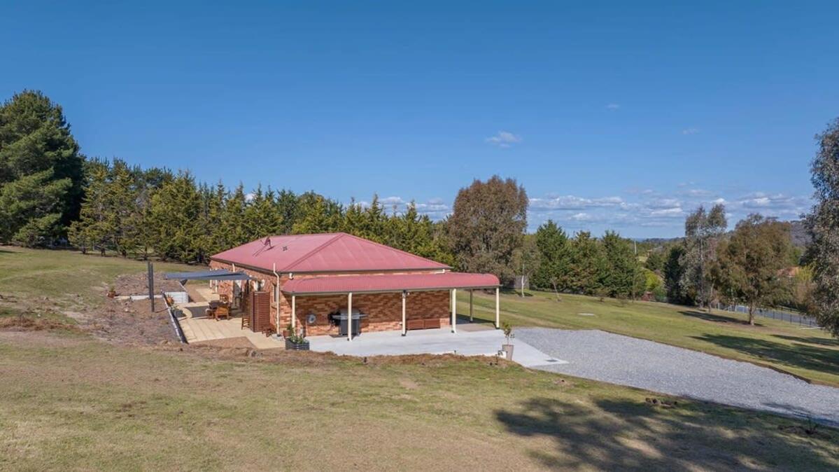 Highfields - Rural Entertainer with Valley Views