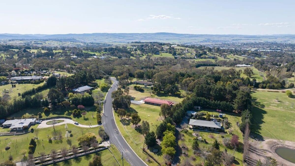 Highfields - Rural Entertainer with Valley Views
