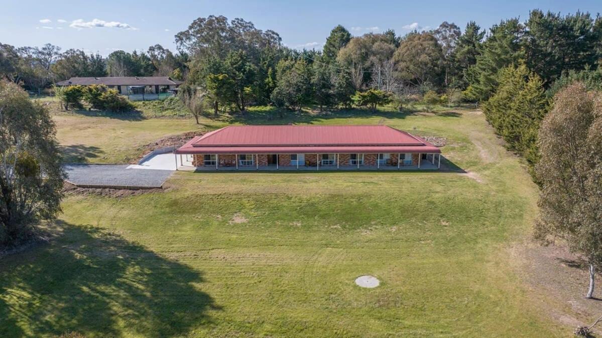 Highfields - Rural Entertainer with Valley Views