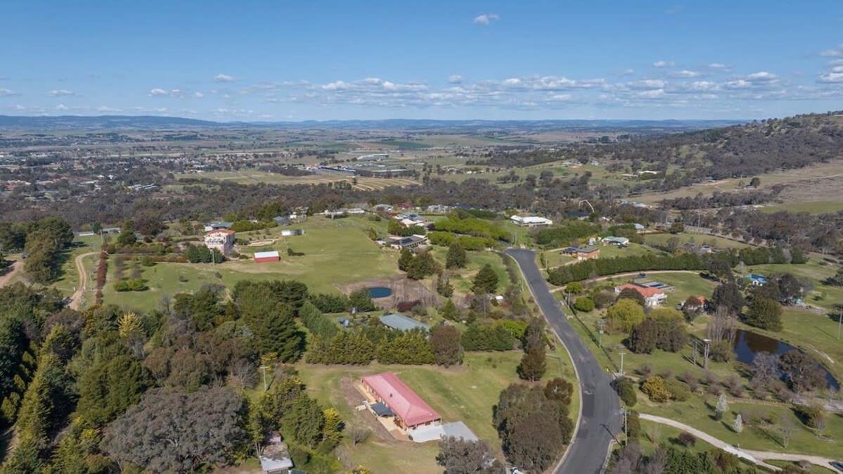 Highfields - Rural Entertainer with Valley Views