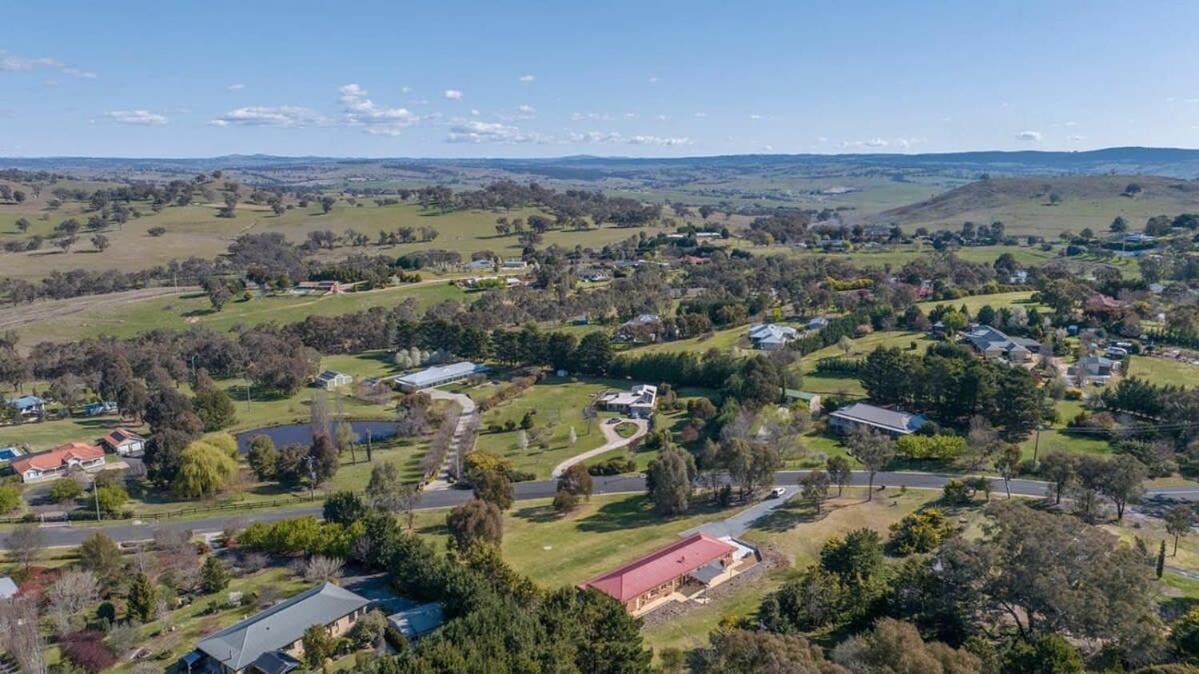 Highfields - Rural Entertainer with Valley Views