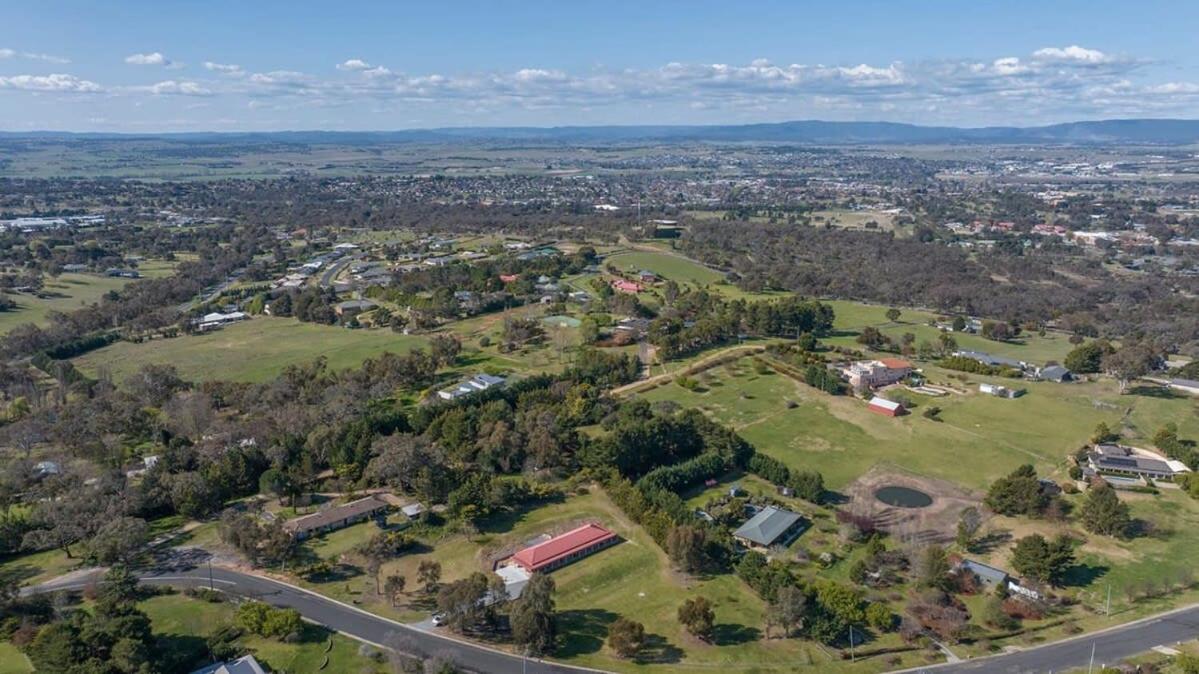 Highfields - Rural Entertainer with Valley Views