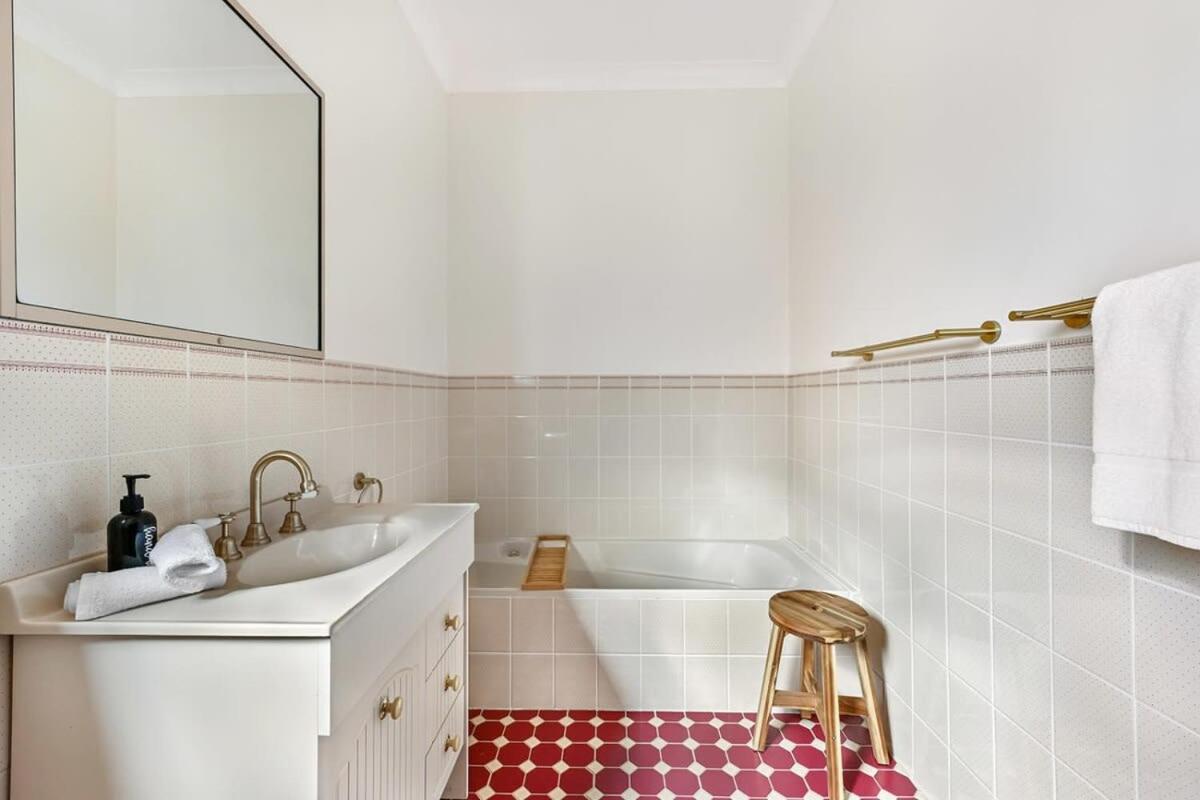 Highfields - Rural Entertainer with Valley Views