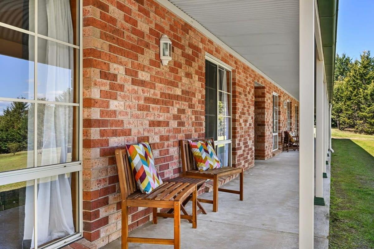 Highfields - Rural Entertainer with Valley Views