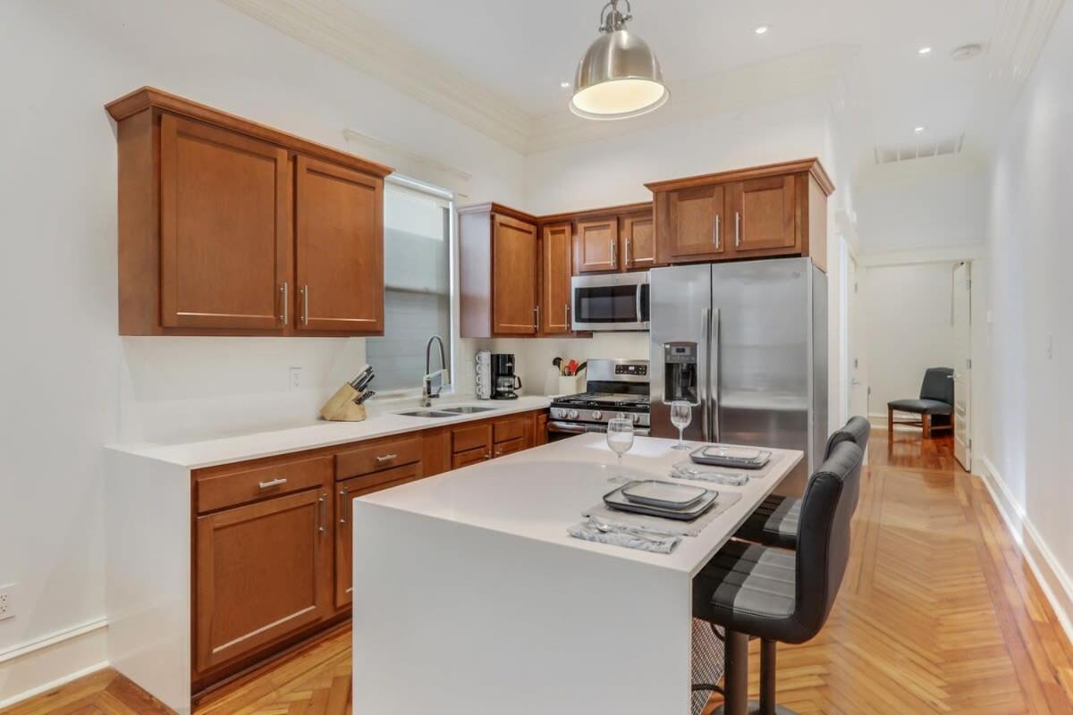 Luxury New Renovation Centrally located Beauty photo 5