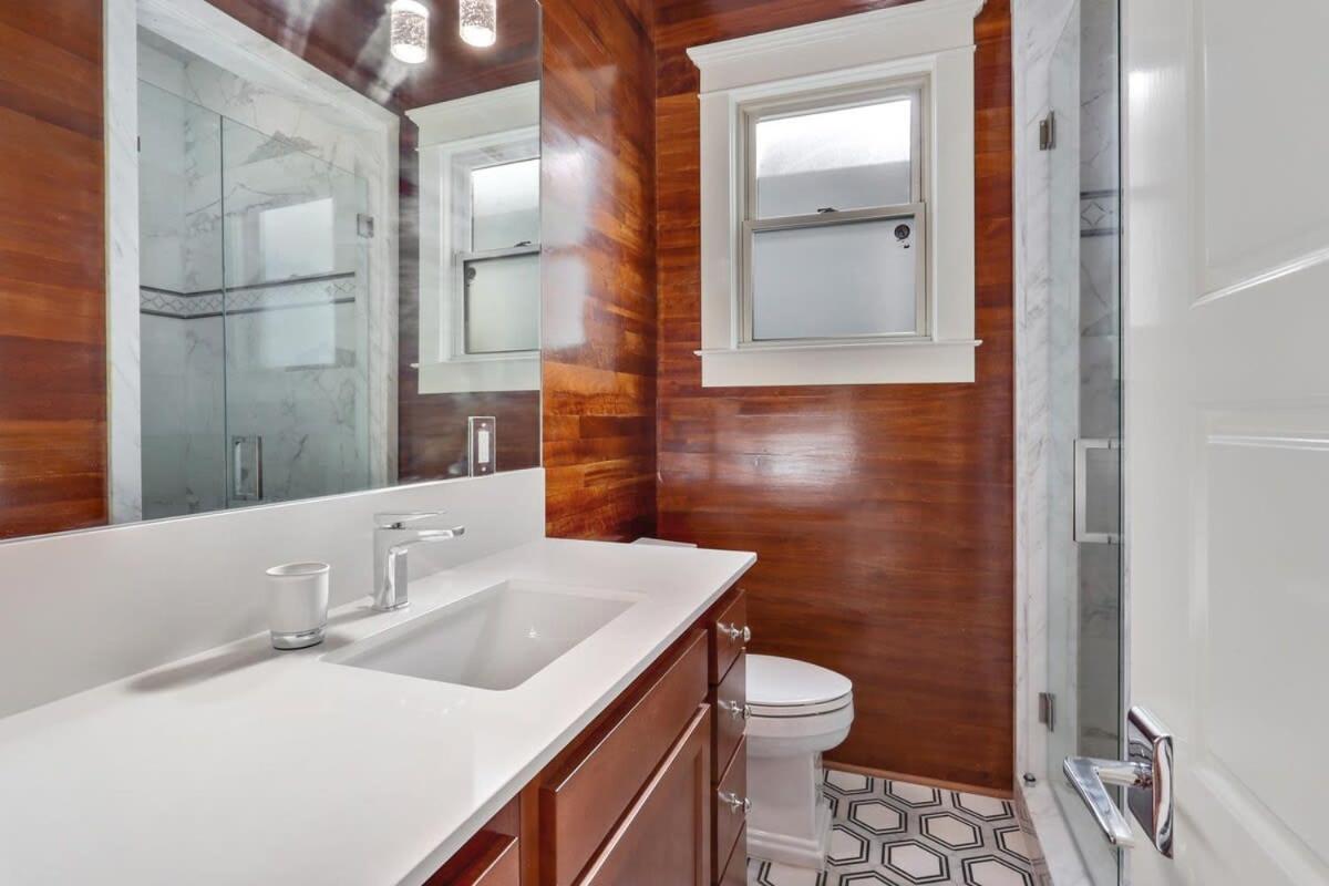 Luxury New Renovation Centrally located Beauty photo 4