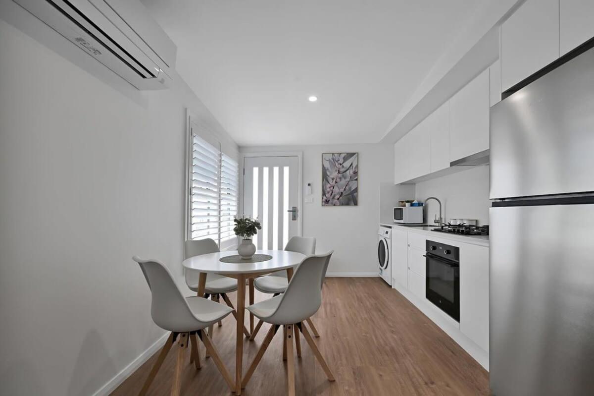 The Elm Apartments - The Pink Room