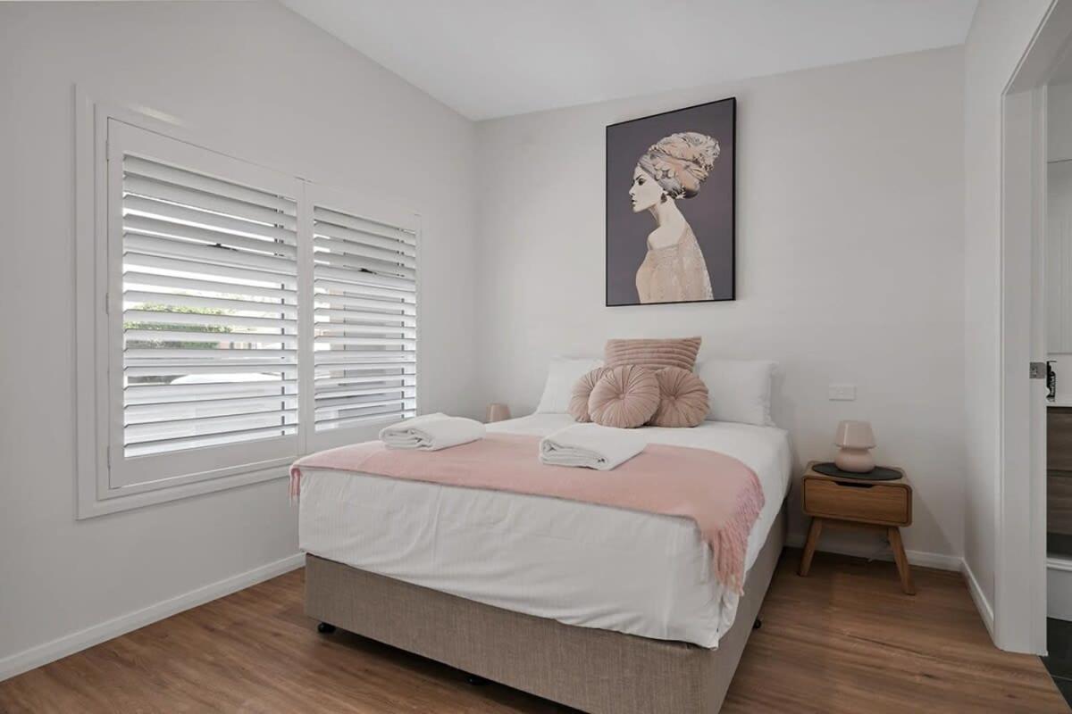 The Elm Apartments - The Pink Room