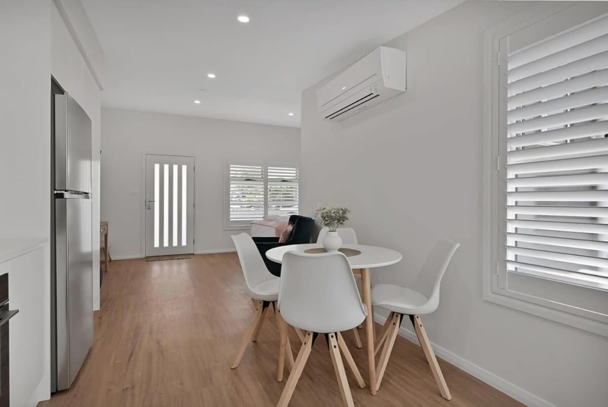 The Elm Apartments - The Pink Room
