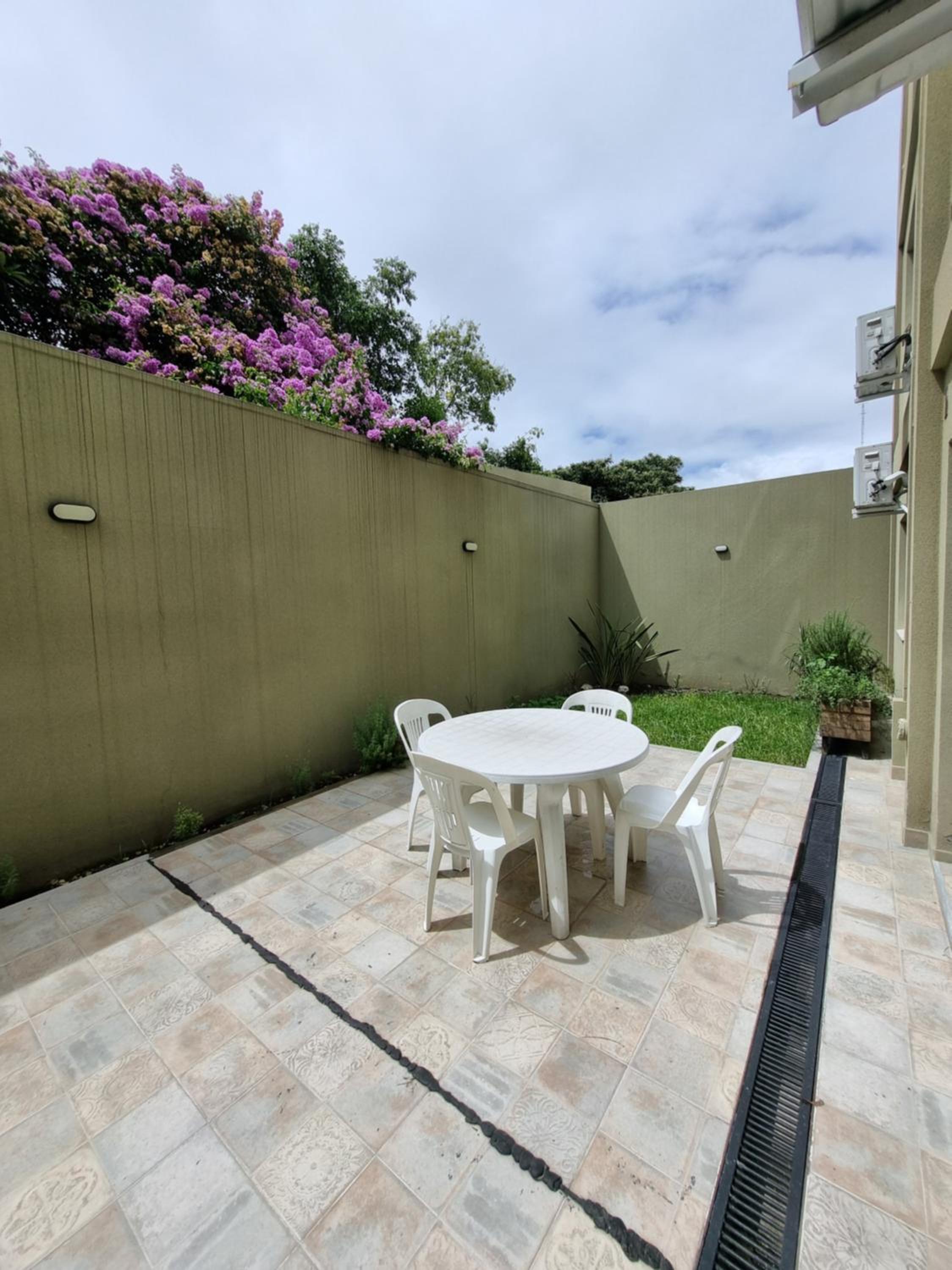Excelente Departamento con patio