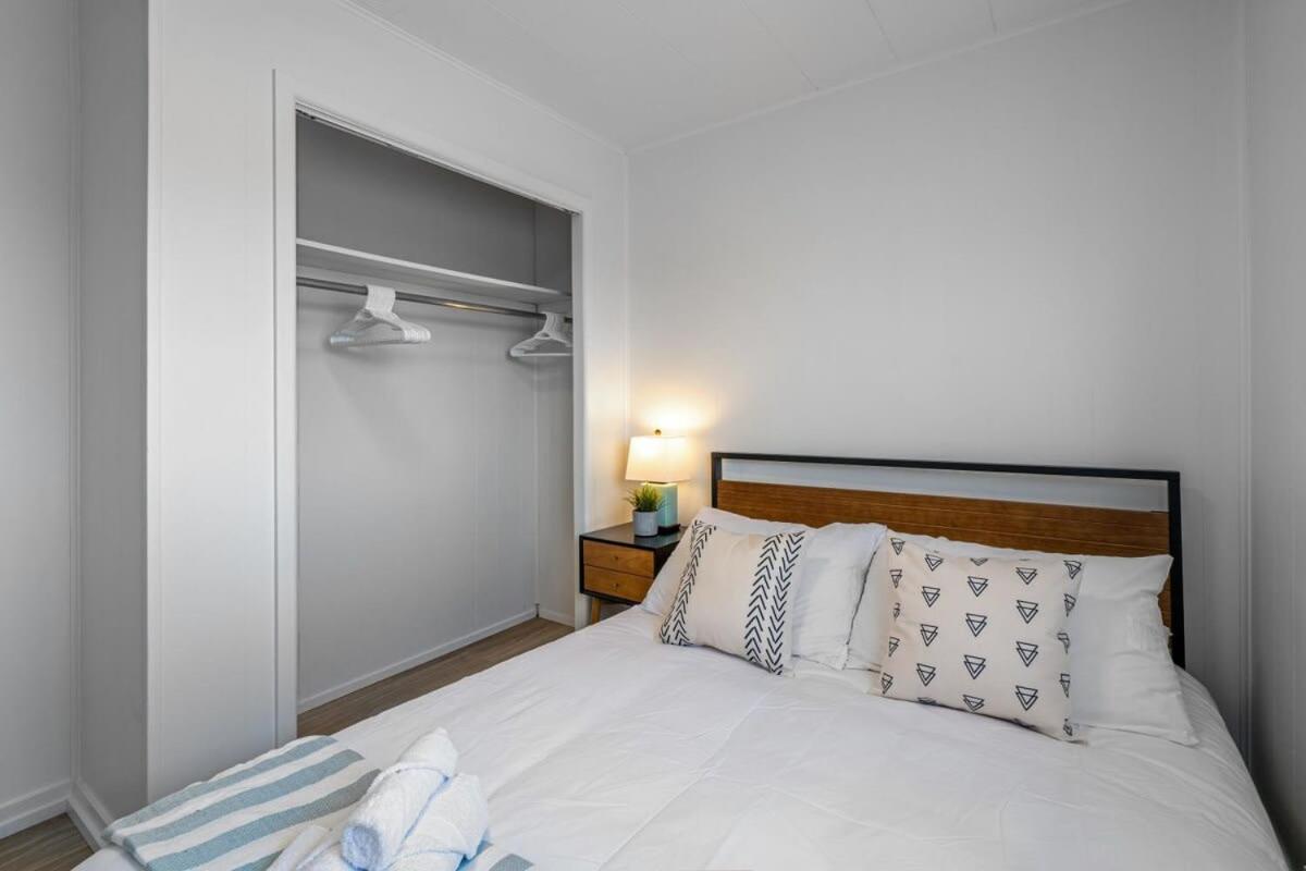 The Hidden Loft I 5-min Walk 2 Beach I DT I 55 TV