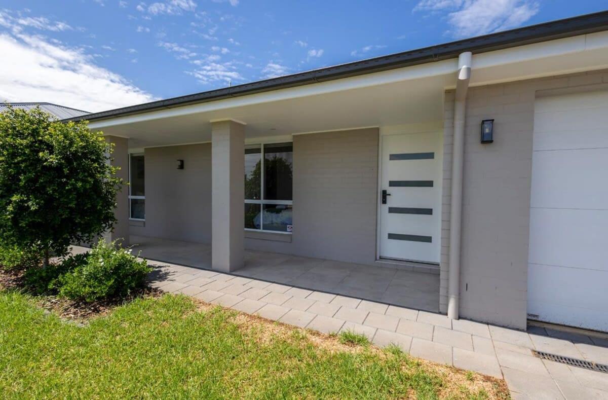 Luxury on Lesmurdie - Close to Zoo & Golf Club