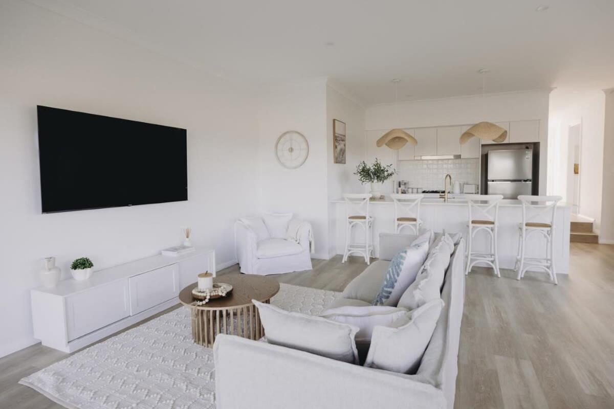 Macquarie - Sleek & Stylish, Countryside Views