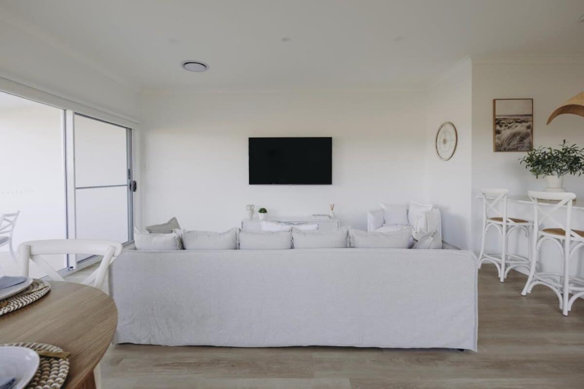 Macquarie - Sleek & Stylish, Countryside Views
