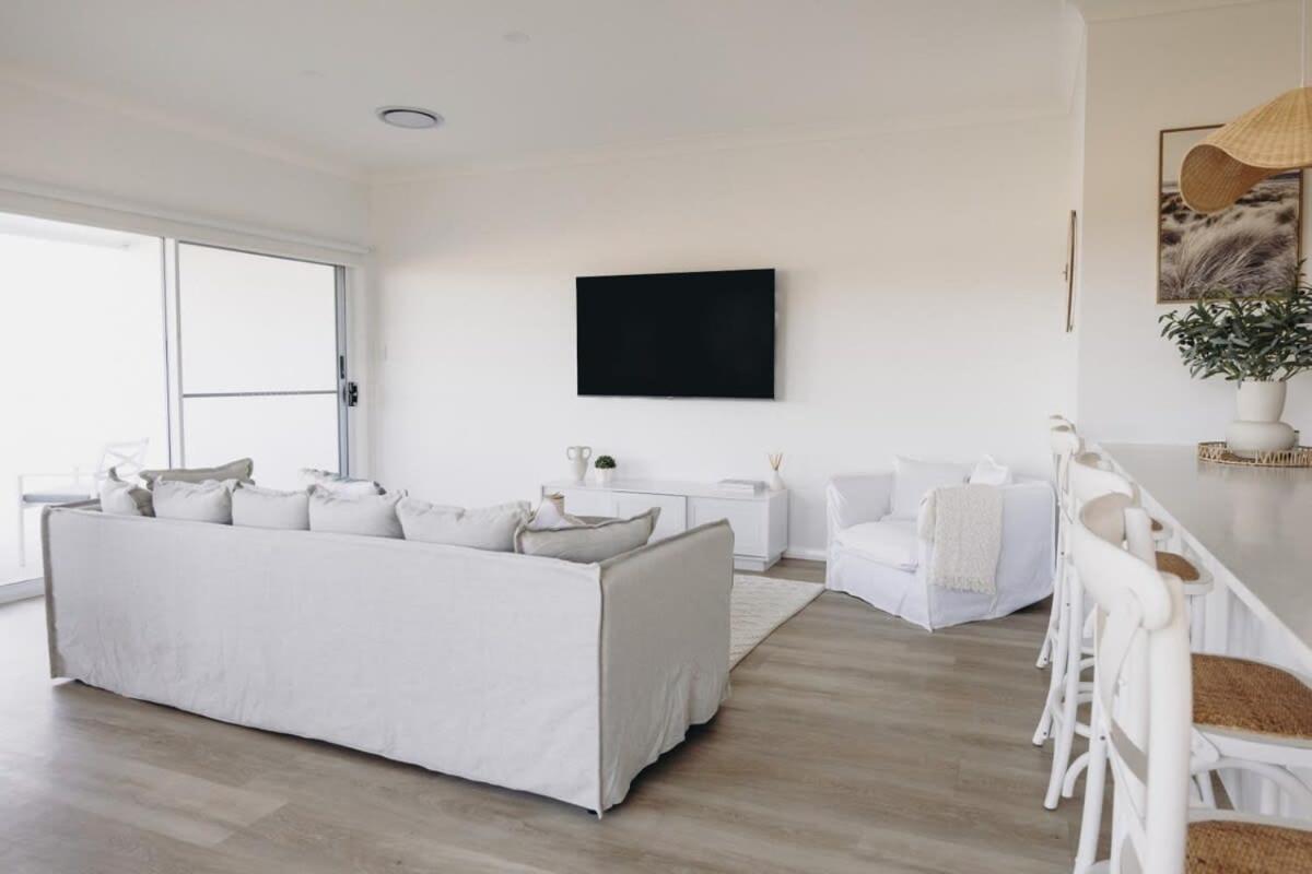 Macquarie - Sleek & Stylish, Countryside Views