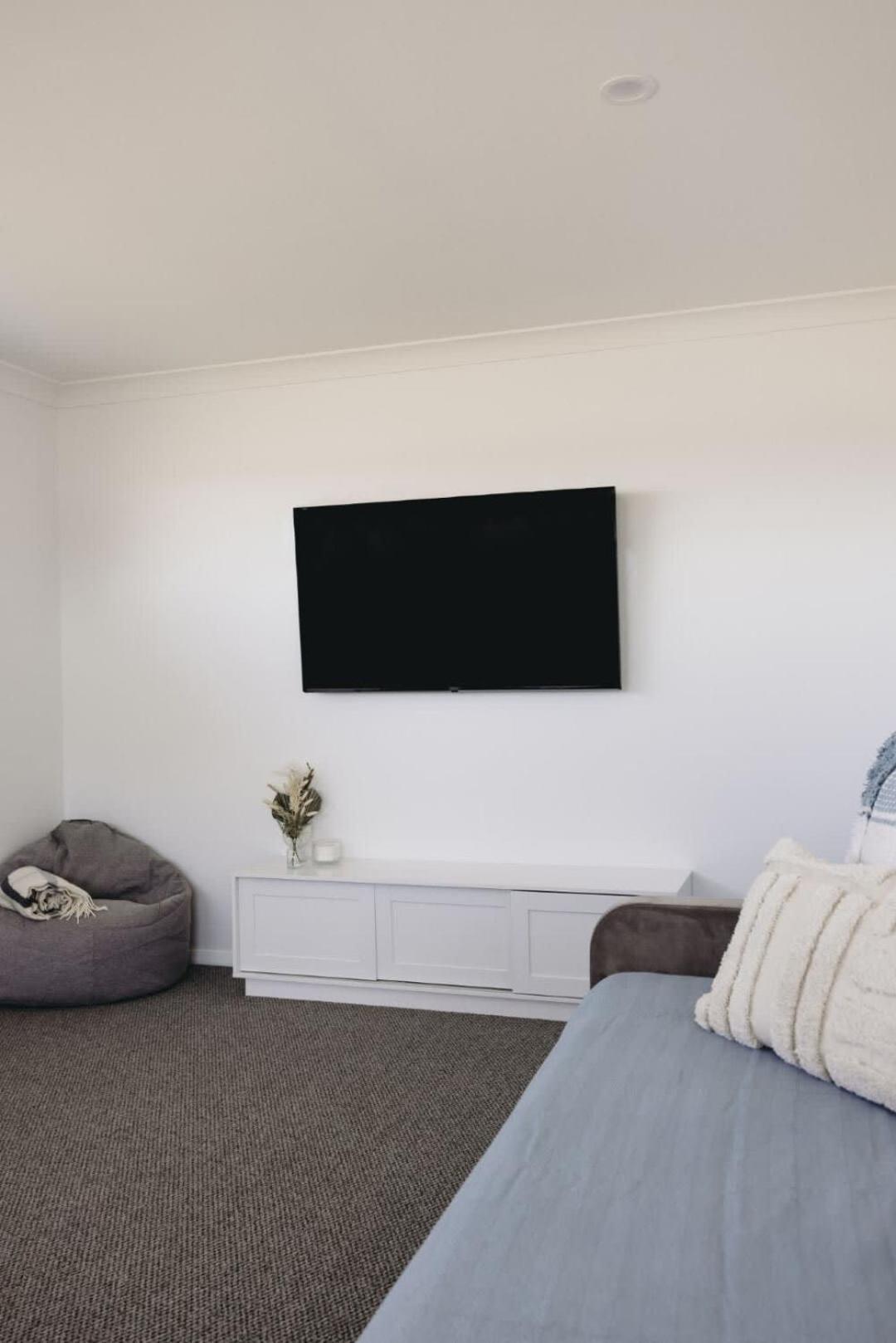 Macquarie - Sleek & Stylish, Countryside Views