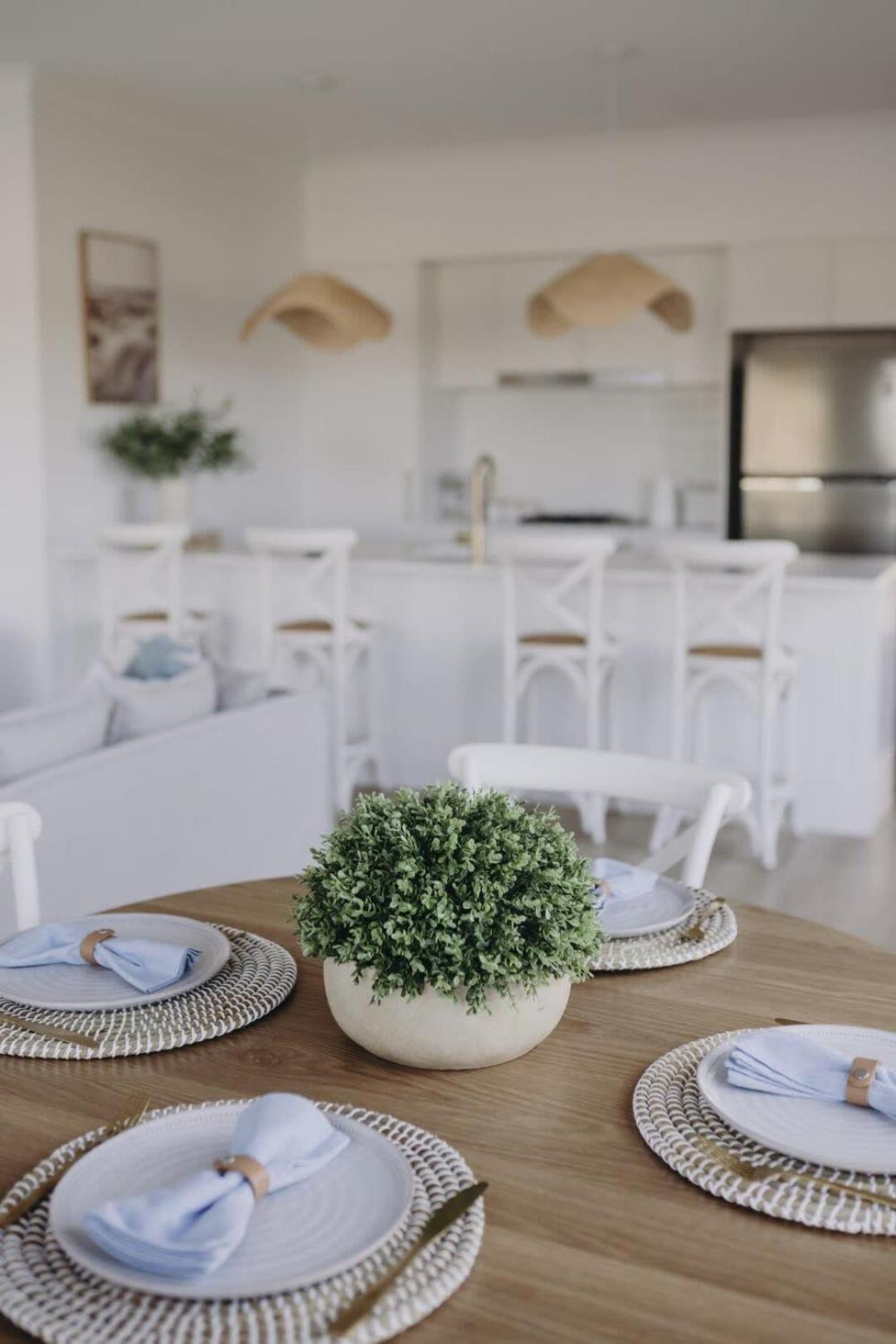 Macquarie - Sleek & Stylish, Countryside Views