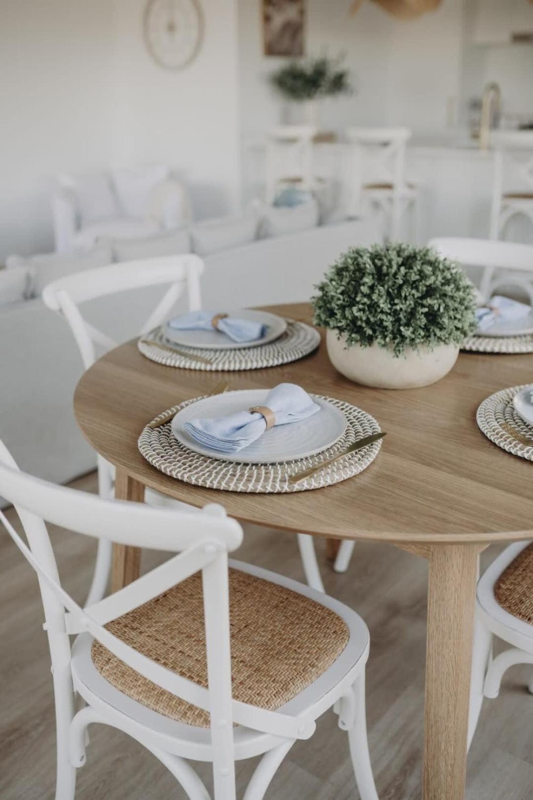 Macquarie - Sleek & Stylish, Countryside Views
