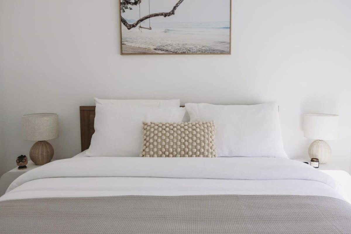 Macquarie - Sleek & Stylish, Countryside Views