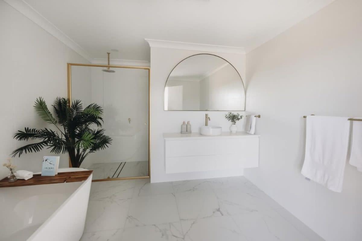 Macquarie - Sleek & Stylish, Countryside Views