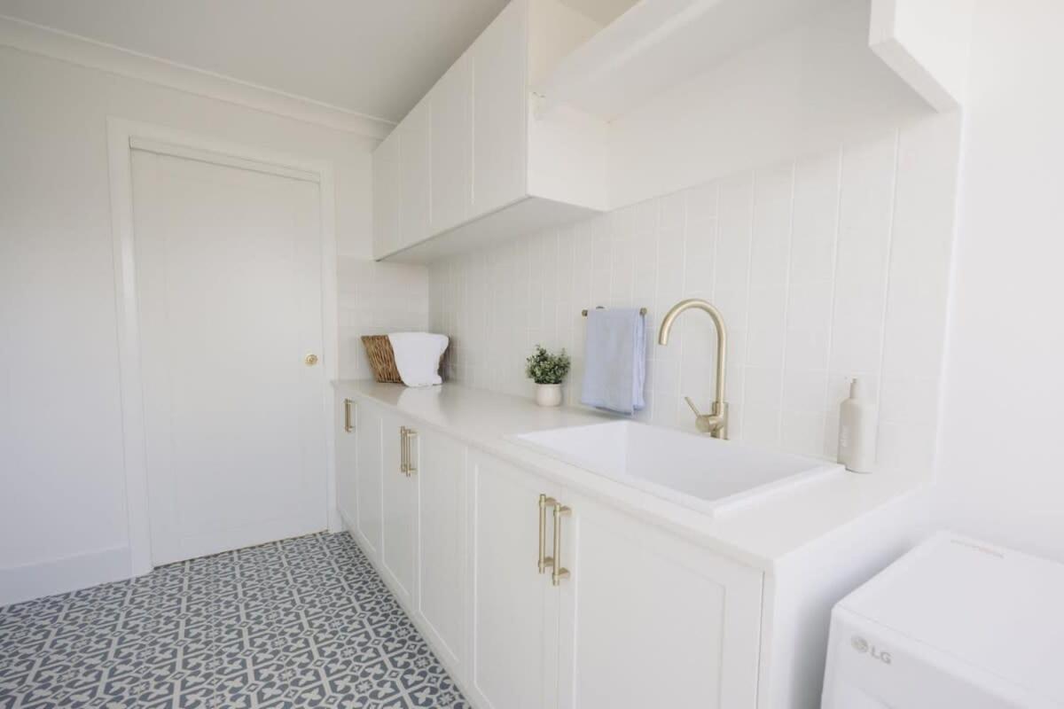 Macquarie - Sleek & Stylish, Countryside Views