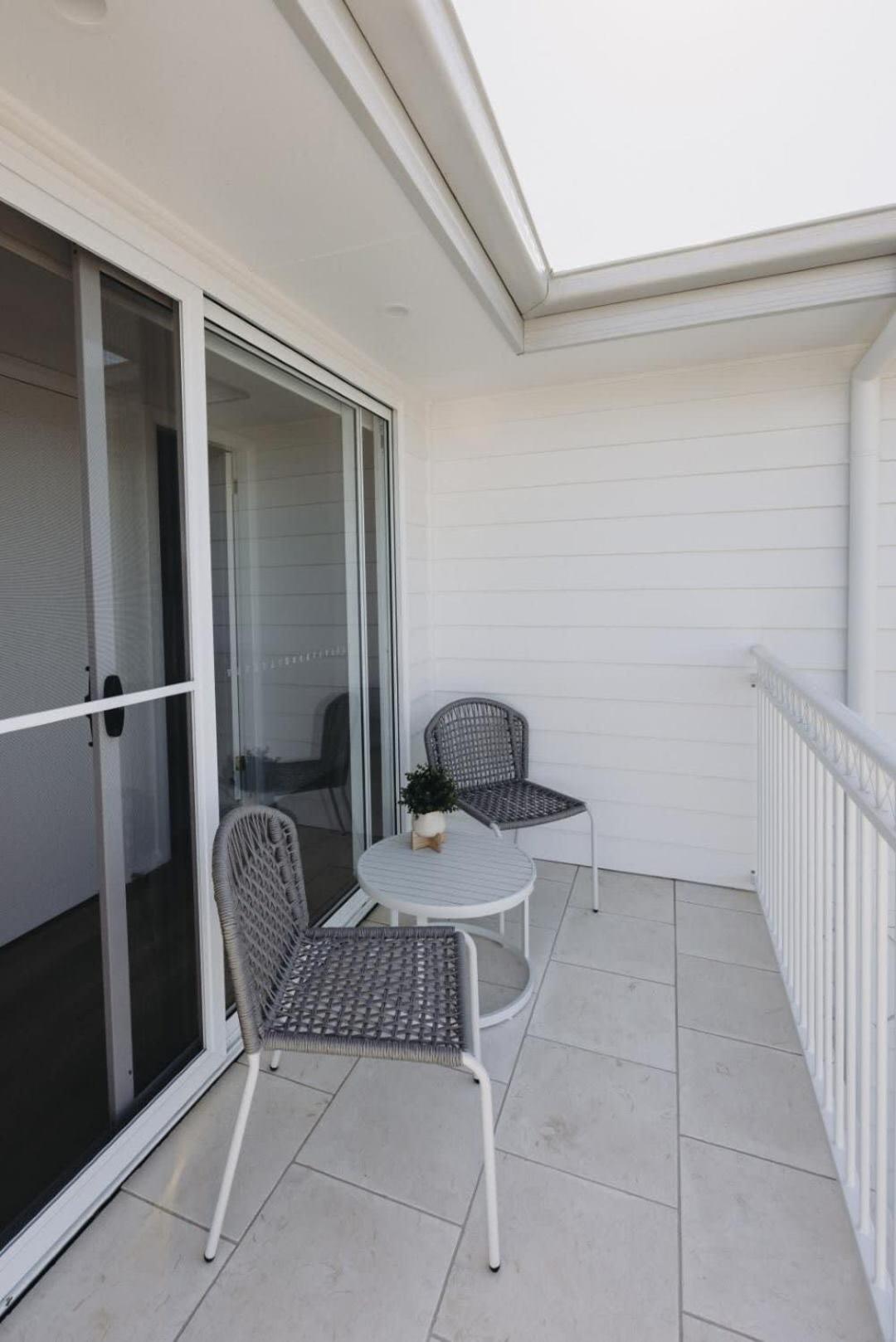 Macquarie - Sleek & Stylish, Countryside Views