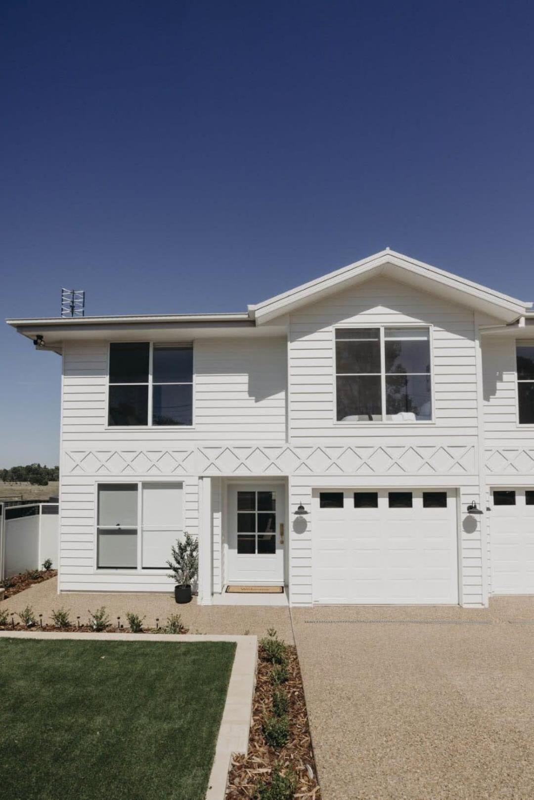 Macquarie - Sleek & Stylish, Countryside Views