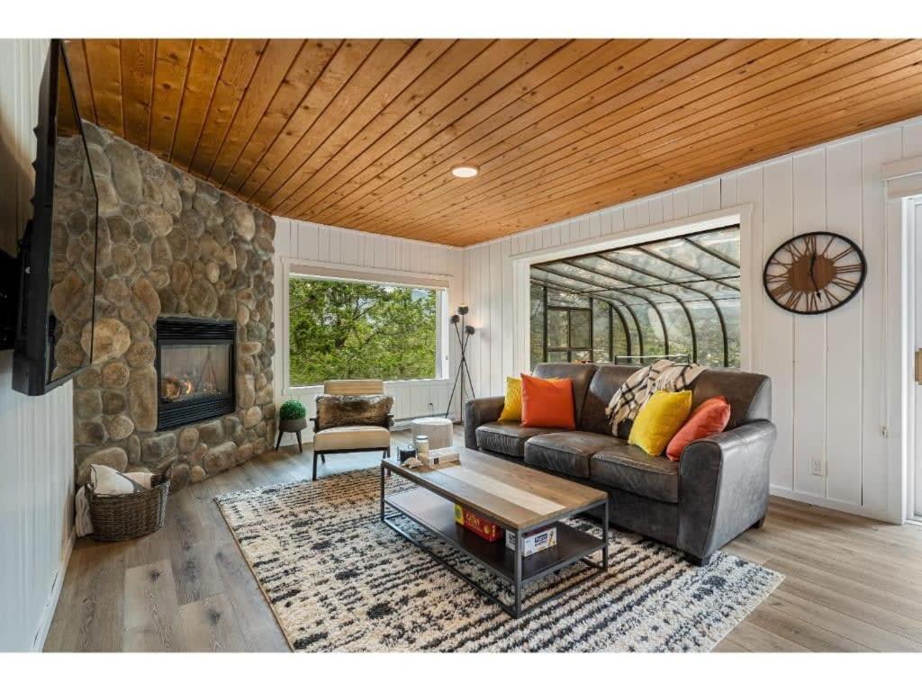 Bearfoot Lodge I Ping Pong I Sleeps 16 I Games I