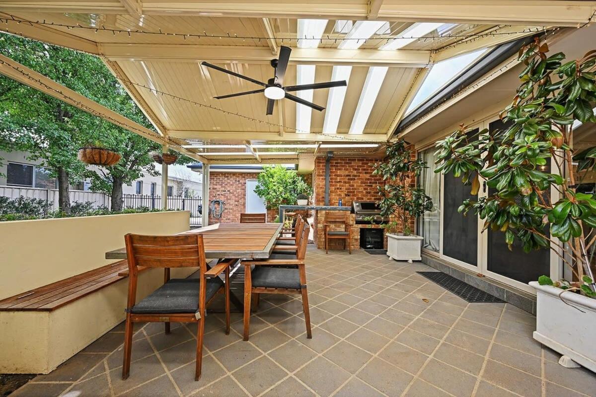 McIntosh - Grand Family Home, Elegant Entertainer
