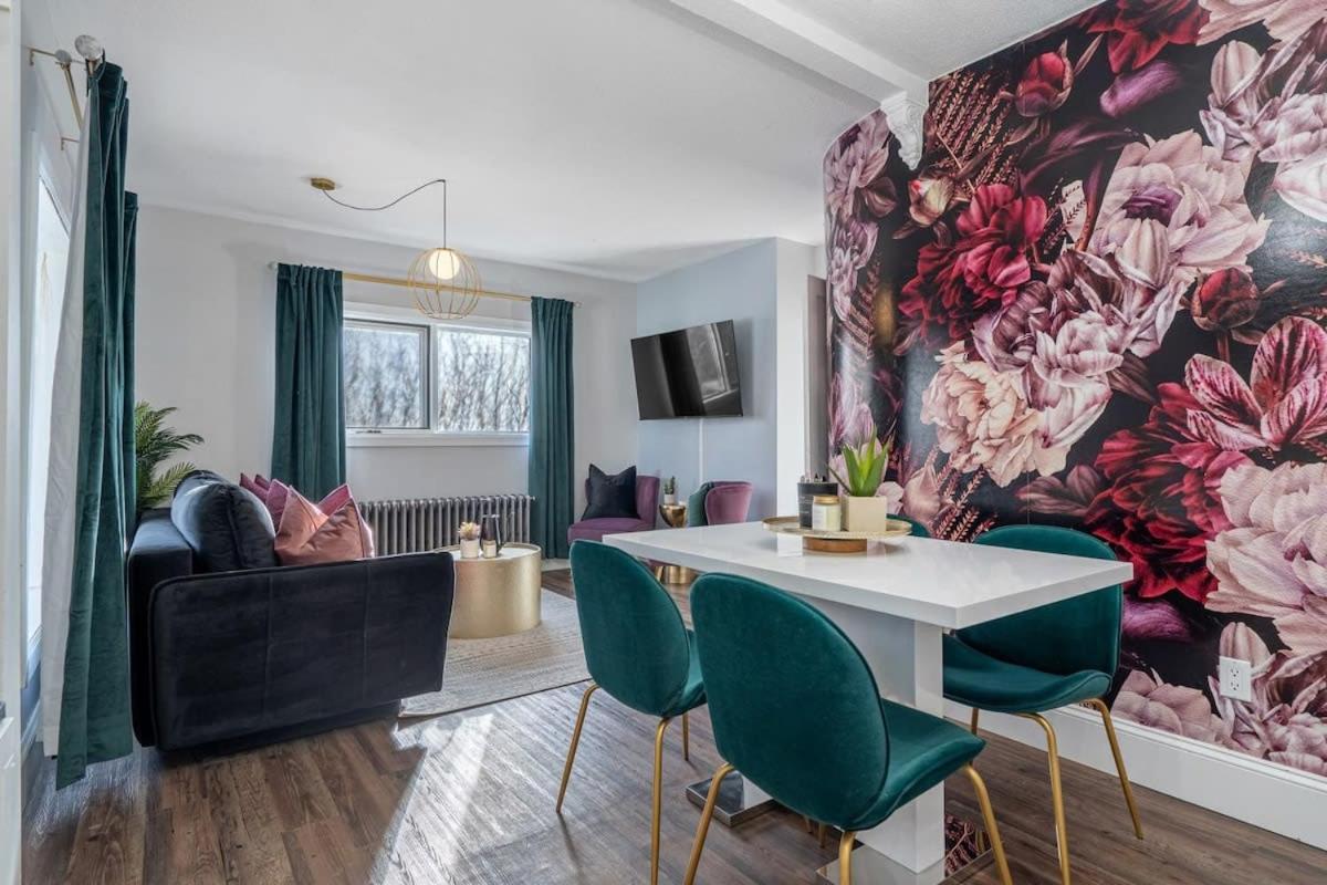 Cranbrook Vacations - The Icon I Sleep 4 I Heritage House I 55 Roku TV - Property Image 1