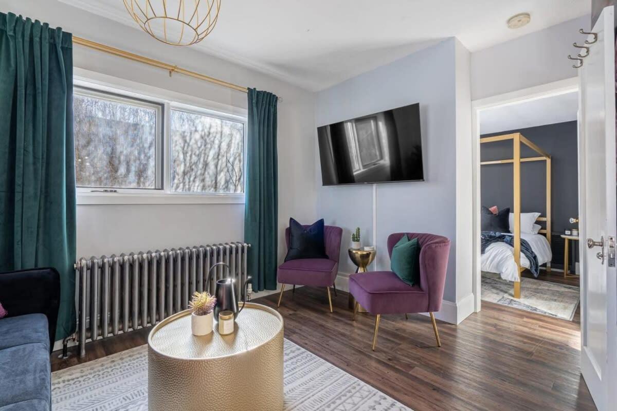 Cranbrook Vacations - The Icon I Sleep 4 I Heritage House I 55 Roku TV - Property Image 2