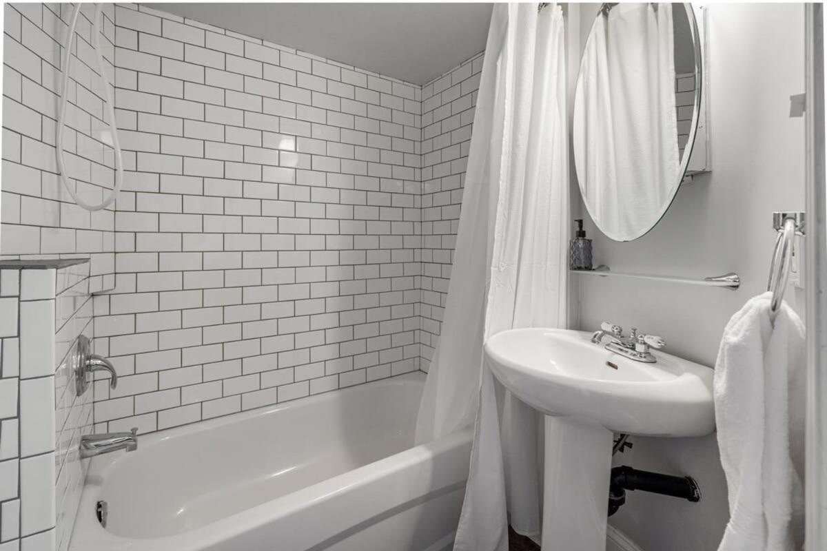 Cranbrook Vacations - The Icon I Sleep 4 I Heritage House I 55 Roku TV - Property Image 6