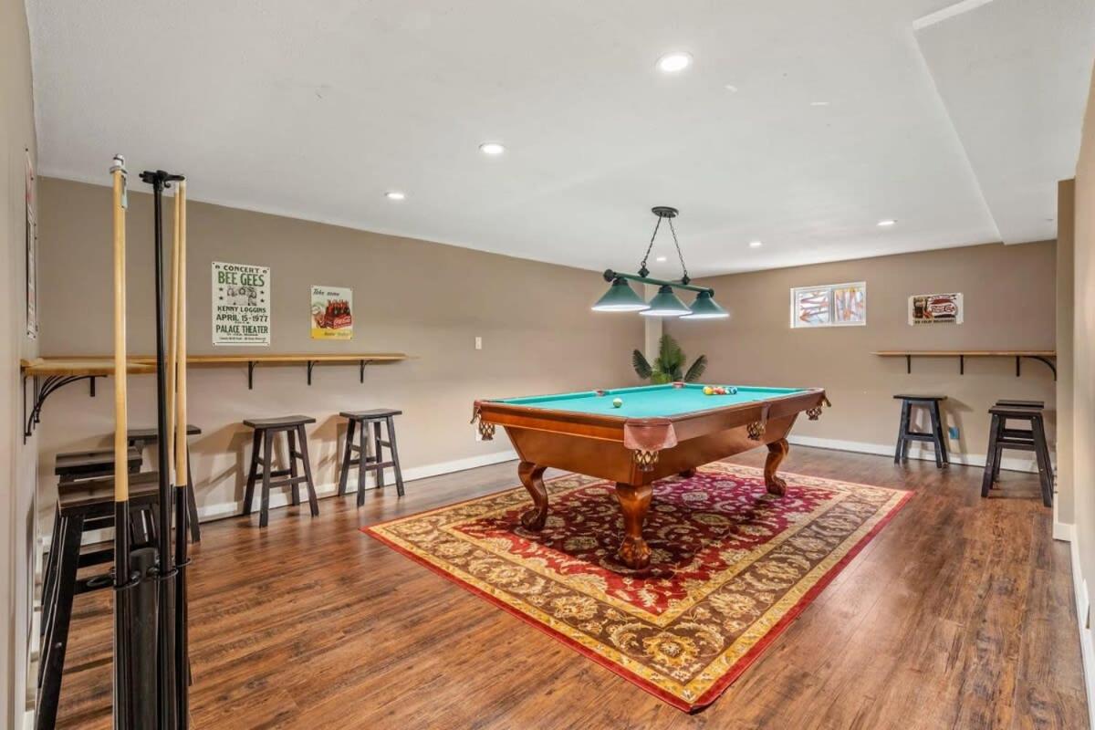 The Sleeping Moose I Fireplace I Pool Table I TV