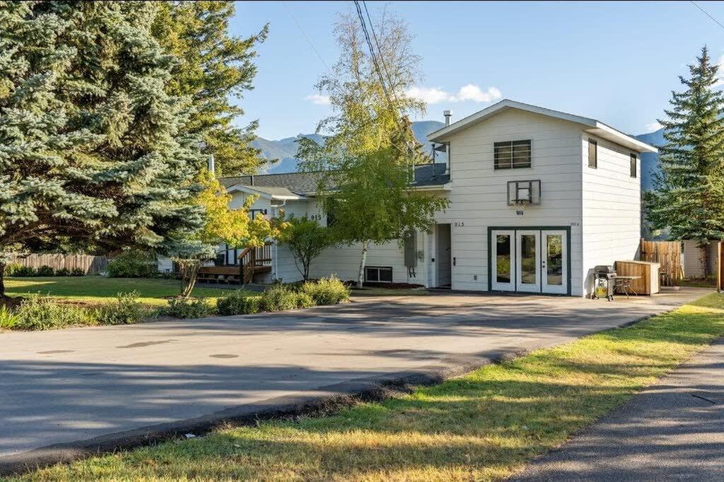 Hotel Blue Lagoon | No Service Fees | BBQ & Firepit - Image 1