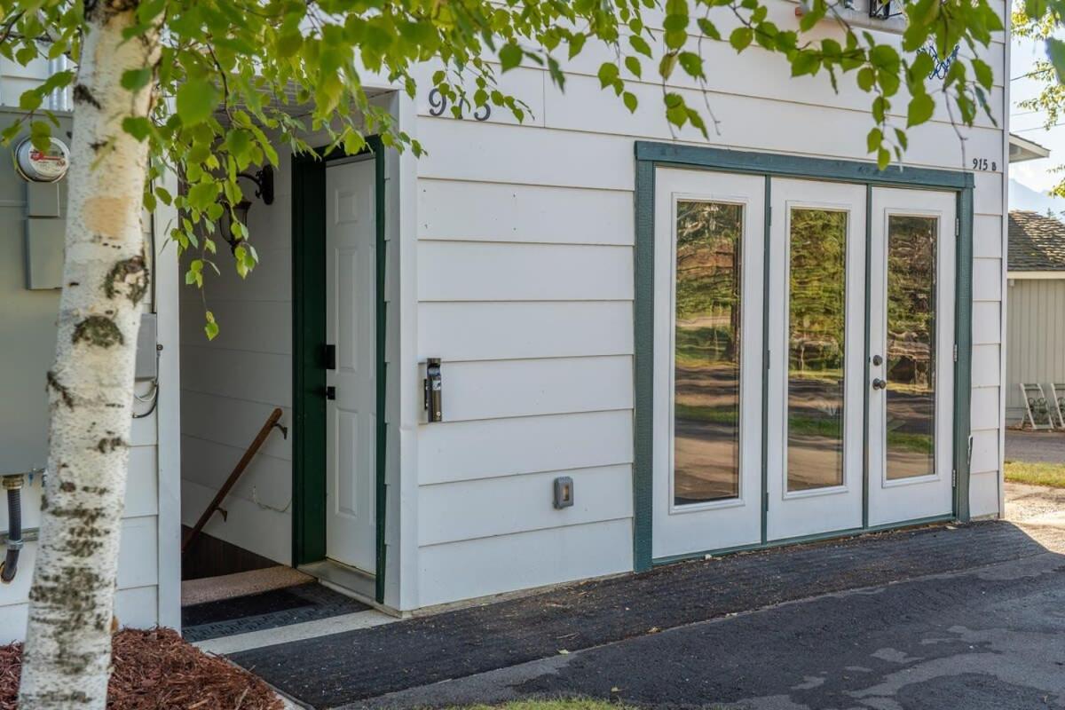 Hotel The Eden I Lake View I Smart TV I BBQ I Sleeps 4 I - Image 1