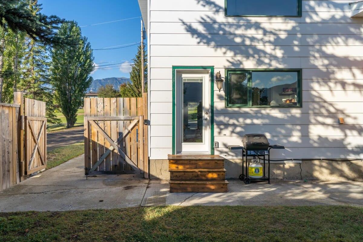The Eden I Lake View I Smart TV I BBQ I Sleeps 4 I view 2