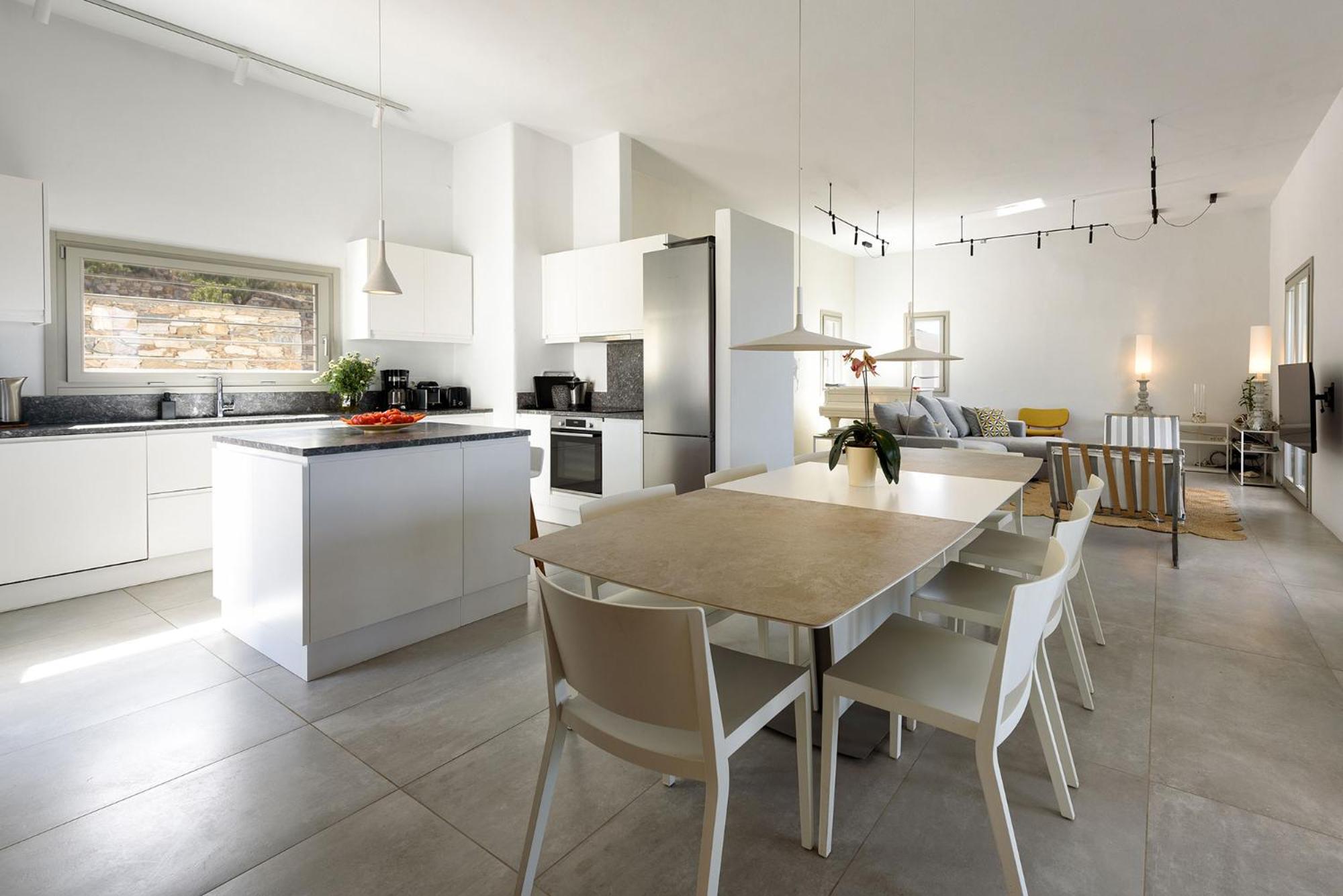 Outstanding new villa with great pool area and panoramic sea view