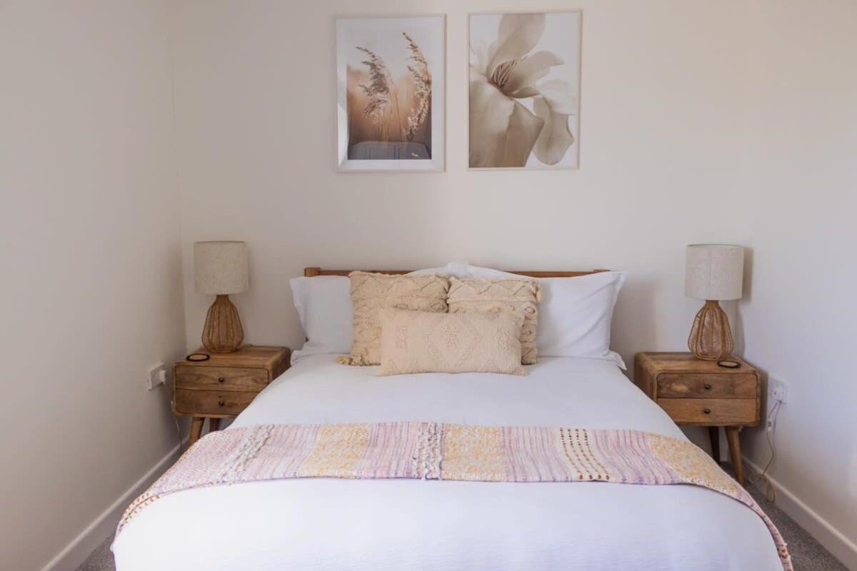 Charming Cottage with Stunning Views view 5