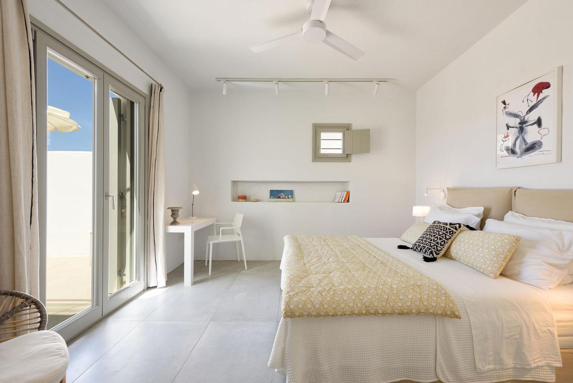 Outstanding new villa with great pool area and panoramic sea view