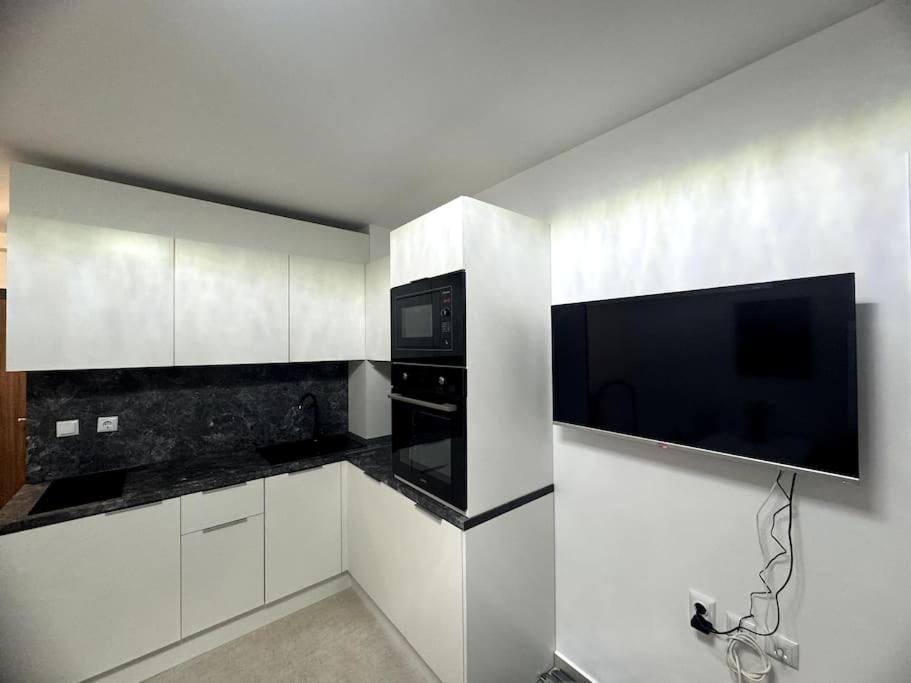 Premium Ferienwohnung SWETI WLAS Polarstar Beach Luxury Apartment 150 m zum Strand Pool 3 Balkone Meeresblick Google TV bis zu 6 Personen
