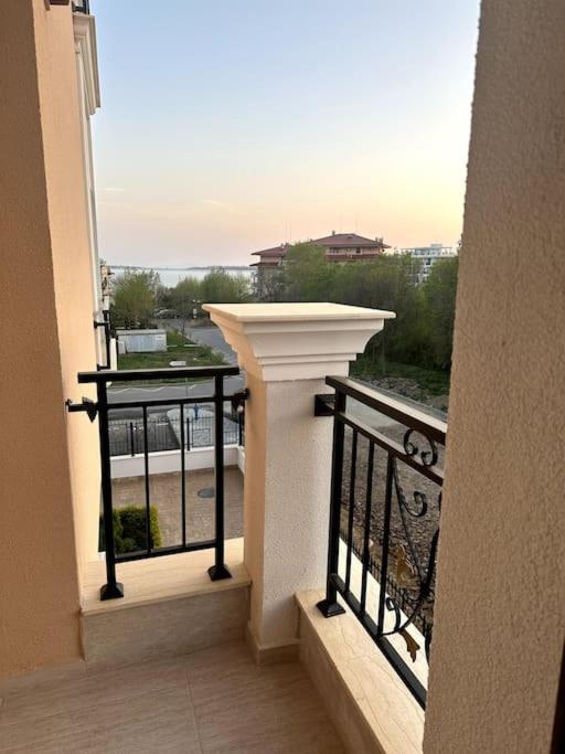 Premium Ferienwohnung SWETI WLAS Polarstar Beach Luxury Apartment 150 m zum Strand Pool 3 Balkone Meeresblick Google TV bis zu 6 Personen