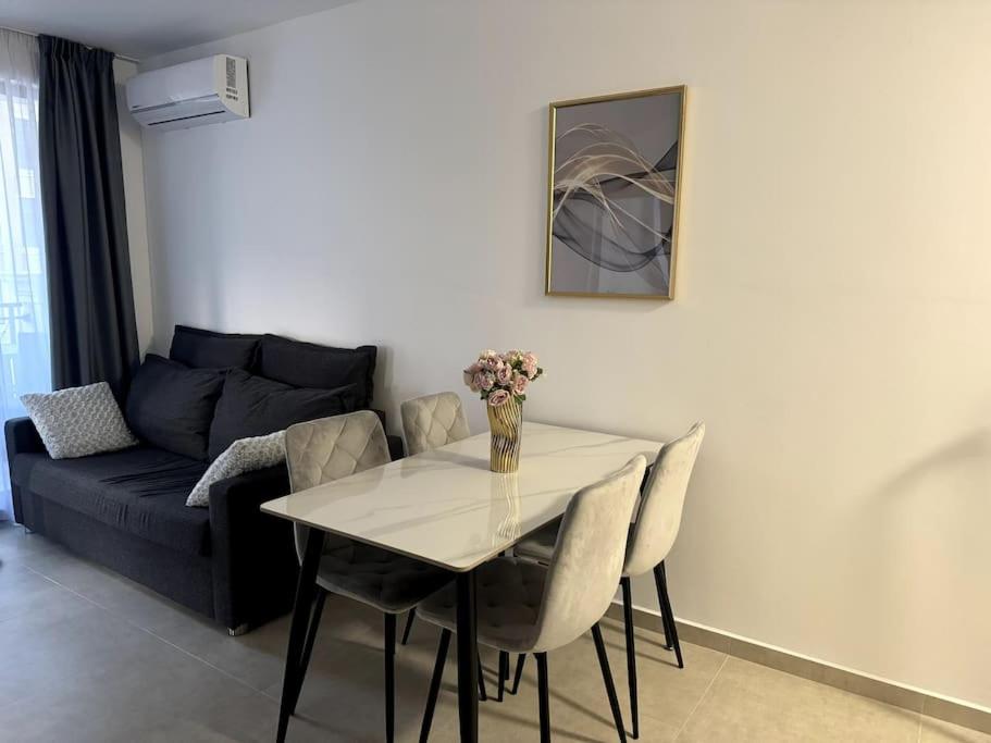 Premium Ferienwohnung SWETI WLAS Polarstar Beach Luxury Apartment 150 m zum Strand Pool 3 Balkone Meeresblick Google TV bis zu 6 Personen