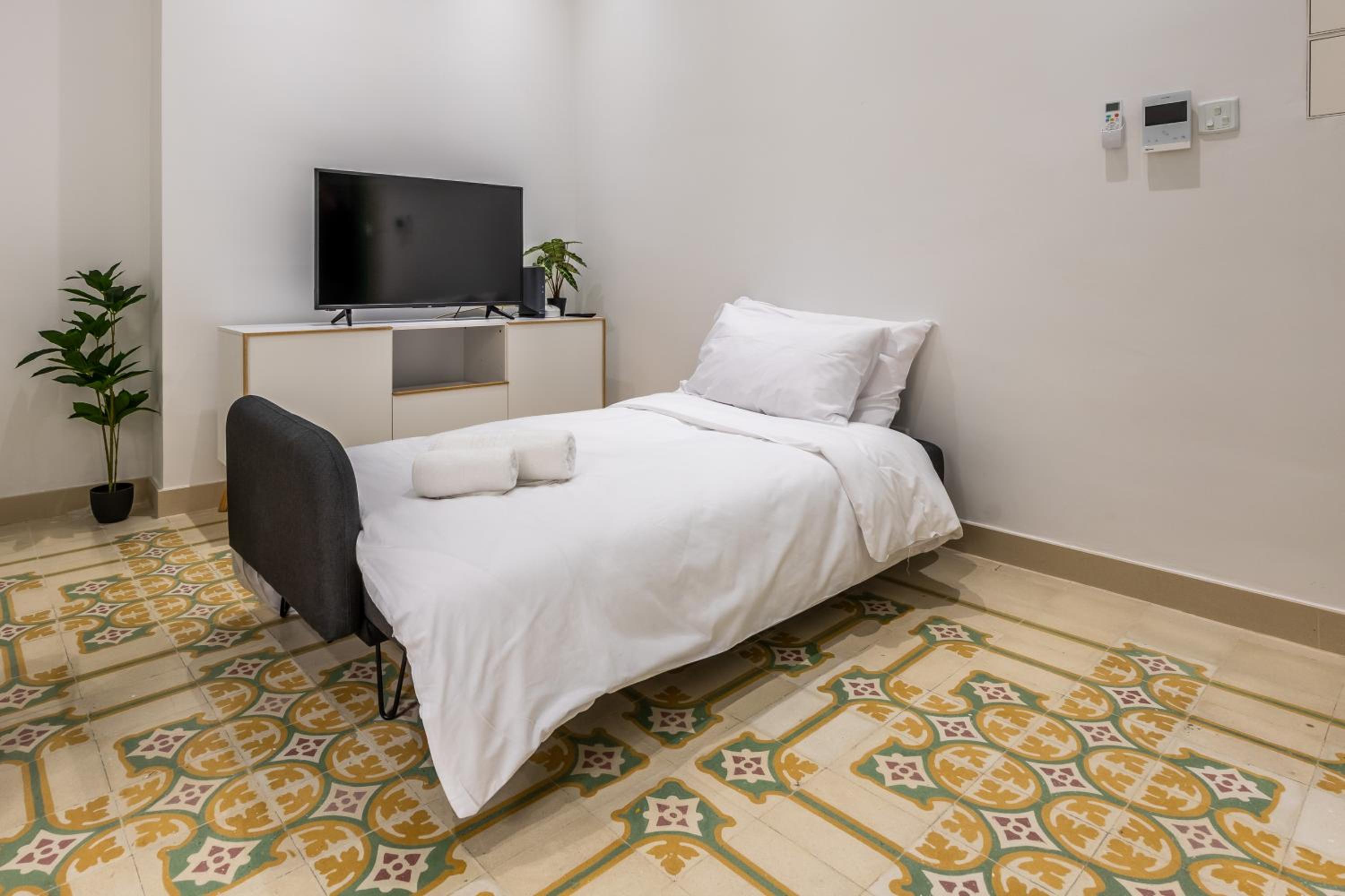 Modern luxury apt, a stone throw away to Valletta view 5